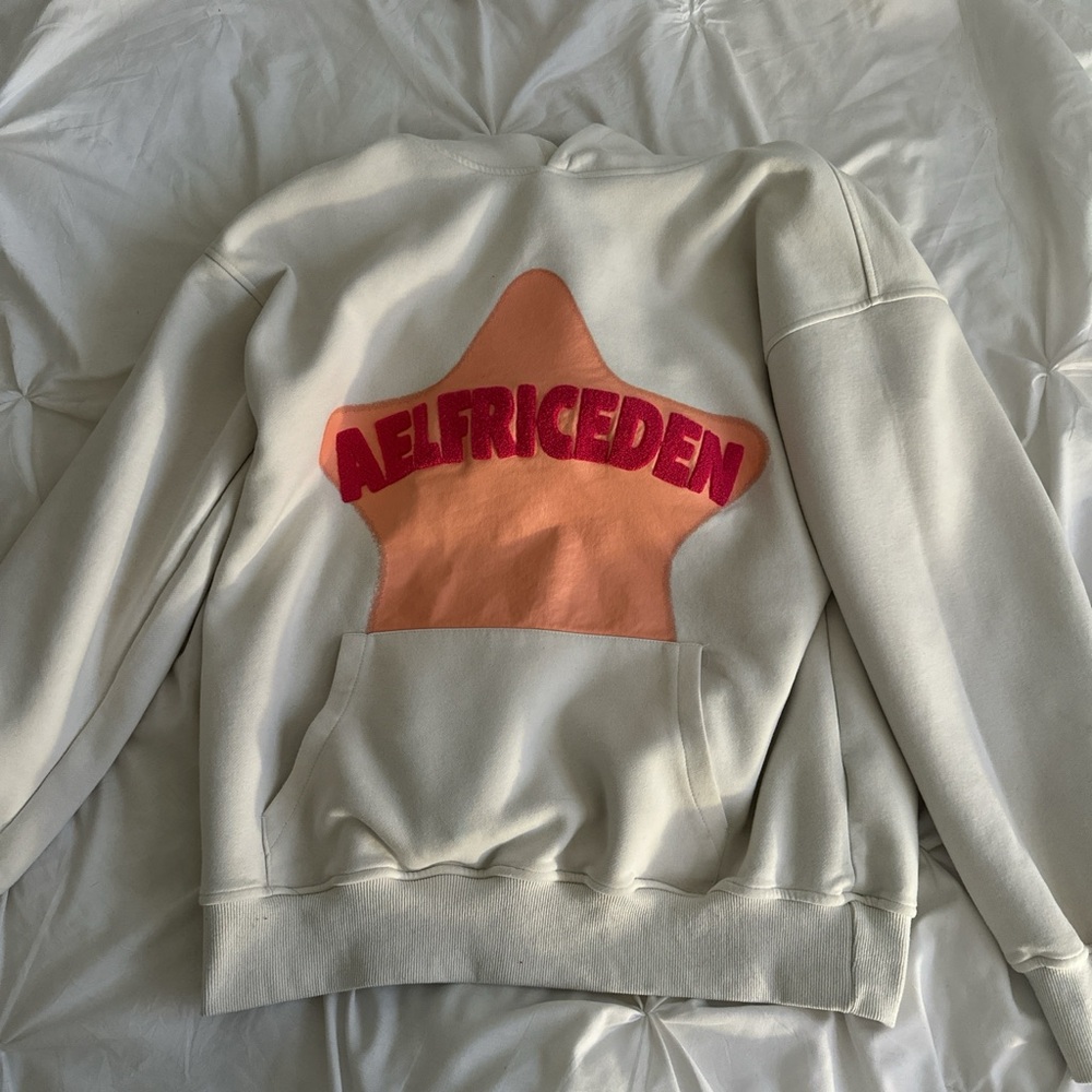 Aelfric Eden Cream Sweatshirt with Orange and Red Star